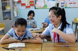Bài mẫu viết thư UPU lần thứ 53: Hãy đặt điện thoại xuống và kết nối với nhau bằng cả trái tim