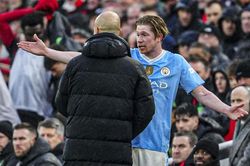 De Bruyne nổi giận với Pep Guardiola