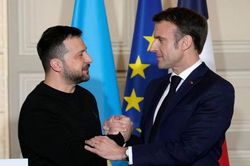 Tổng thống Pháp hoãn đến Ukraine lần thứ ba