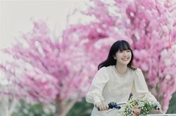Gu ăn mặc bị chê kém của Hải Tú xuất trong MV Sơn Tùng M-TP