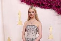 Chiêm ngưỡng những bộ đầm thời trang cao cấp trên thảm đỏ lễ trao giải Oscar 2024