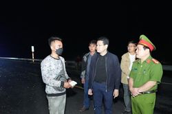 Lãnh đạo Thừa Thiên Huế đến hiện trường trong đêm, chỉ đạo khắc phục hậu quả vụ tai nạn khiến 2 người chết