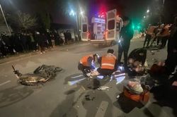 Hà Nội: Hai xe máy va chạm trong đêm, 3 người thương vong