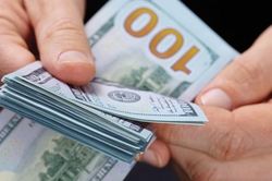 Giá USD tự do đột ngột tăng mạnh