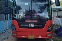 Xe khách bỏ trốn khỏi hiện trường sau khi va chạm với xe máy làm 2 thanh niên tử vong