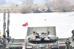 Ngoại trưởng Ba Lan thông báo quân nhân NATO đã có mặt ở Ukraine