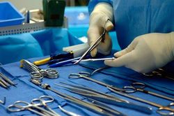 Cứu sống cô gái trẻ bị xe tải cán qua người