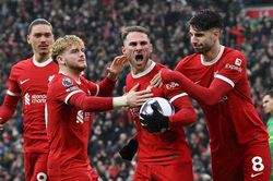 Liverpool hòa Man City, Arsenal giữ ngôi đầu bảng Ngoại Hạng Anh