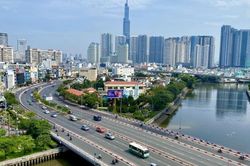 Giá căn hộ cao cấp tại TP HCM vẫn giữ đà tăng dù nhu cầu thực tập trung ở phân khúc bình dân