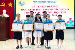 Tuyên dương 177 học sinh ở TP. Long Xuyên đạt thành tích cao trong các kỳ thi, hội thi năm học 2023-2024