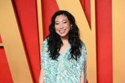 Dự tiệc hậu Oscar 2024, diễn viên Awkwafina chọn đầm xanh của NTK Nguyễn Công Trí