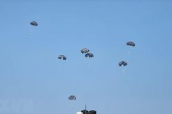 Các nước tiếp tục thả hàng viện trợ nhân đạo xuống khu vực Bắc Gaza