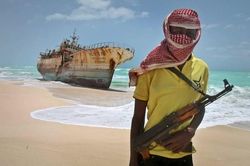Tàu chở hàng bị các tay súng tấn công ngoài khơi Somalia