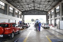 Hà Nội lo ngại nguy cơ tái diễn ùn tắc tại các trung tâm đăng kiểm