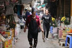 Những tiểu thương cuối cùng còn bám trụ tại chợ Mai Động trước ngày 'khai tử'