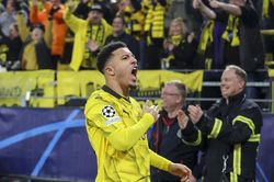 Tin nóng thể thao sáng 14/3: Sancho và Mbappe tỏa sáng, Văn Thanh dính chấn thương