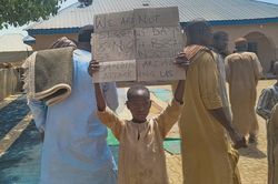 Các tay súng Nigeria đòi 620.000 USD tiền chuộc các học sinh bị bắt cóc