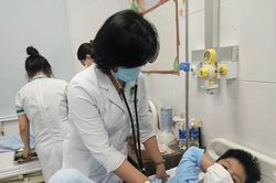 Số người nhập viện sau khi ăn cơm gà ở Nha Trang tăng chóng mặt