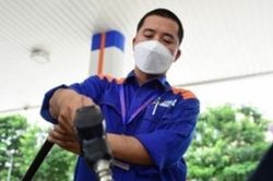 Giá xăng dầu hôm nay 14/3: Thế giới tăng, trong nước có thể giảm
