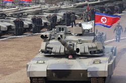 Hình ảnh ông Kim Jong Un điều khiển xe tăng tham gia tập trận