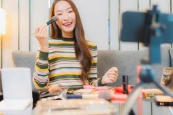 Từ phiên livestream đạt 75 tỉ đồng: Áp dụng gì để tăng doanh số bán trực tuyến?