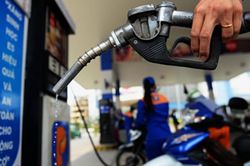 Giá dầu tăng, giá xăng có giảm nhưng không đáng kể
