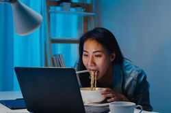 5 món ăn có thể thoải mái ăn đêm mà không sợ béo