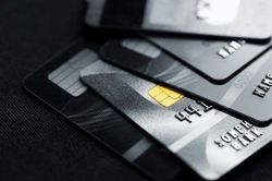 Báo cáo vụ nợ thẻ tín dụng từ 8,5 triệu lên 8,8 tỷ đồng