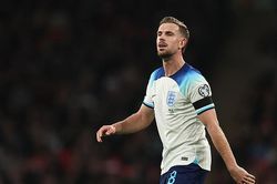 Fan tuyển Anh giận dữ vì Jordan Henderson được lên tuyển thay vì một cầu thủ MU