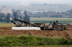 Hỏa lực của Israel giết chết 6 người dân Gaza đang chờ xe tải cứu trợ