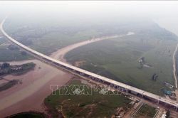 Hợp long cầu Hưng Đức trên tuyến cao tốc Bắc – Nam nối Nghệ An với Hà Tĩnh