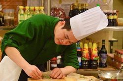 Đầu bếp Doãn Văn Tuấn chia sẻ kinh nghiệm để thành công với nghề