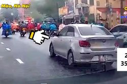 Ô tô 20A - 357.63 tông trúng người đi xe máy, tăng ga bỏ chạy