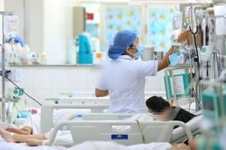 Thời tiết nồm ẩm, mưa nhiều, số ca mắc sốt xuất huyết ở Hà Nội tăng gấp 3 lần