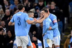 Giành vé vào bán kết FA Cup, Man City lại mơ về 'cú ăn ba' vĩ đại