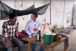 Xôn xao hình ảnh nghệ sĩ Thương Tín đang sống trong nhà xưởng bỏ hoang