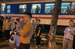 Bi tàu hỏa đâm, một người đàn ông nguy kịch