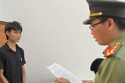 Bắt nam thanh niên mua tiền giả để tiêu thụ