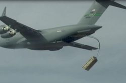 Mỹ biến vận tải cơ C-17 thành oanh tạc cơ mang tên lửa nhiều gấp ba lần B-52