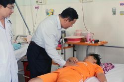 75 người vẫn phải nằm viện điều trị sau khi ăn cơm gà Trâm Anh