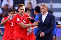 HLV Troussier tuyên bố trước ngày sang Indonesia: Thắng là chưa đủ!