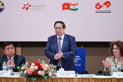 Thủ tướng: Đồng hành, hợp tác cùng phát triển bền vững