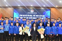 Không phải Chu Thanh Huyền, đây mới là người được Quang Hải nắm tay trước ngày đi thi đấu cùng đội tuyển Việt Nam