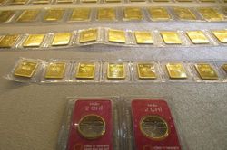 Giá vàng hôm nay 19/3: Vàng nhẫn SJC, Bảo Tín Minh Châu, Doji đều giảm, có nên mua vào?