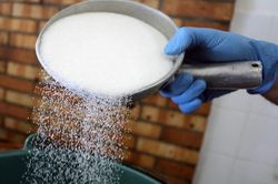 Giá đường giảm mạnh nhờ nguồn cung từ Brazil