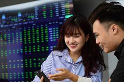 Cổ phiếu ngân hàng nổi sóng, VN-Index tăng hơn 17 điểm