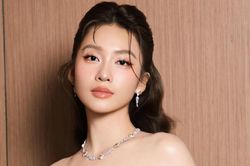 Thần thái sang chảnh của diễn viên Khả Ngân