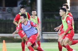 Tuyển Việt Nam rèn 'chiêu tủ' quyết đấu Indonesia