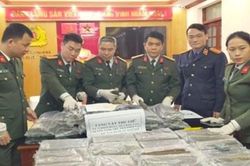 Bắt 3 đối tượng chiếm đoạt, mua bán vật liệu nổ