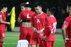 Chủ nhà Indonesia làm khó ĐT Việt Nam, 'mở' sân tập kín của thầy trò Troussier